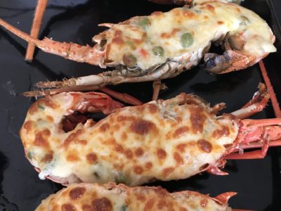 2 cách làm tôm hùm thơm ngon nướng bơ tỏi và nướng phô mai