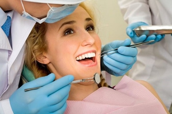 Thăm khám sức khỏe răng miệng