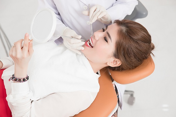 Bác sĩ điều trị bệnh