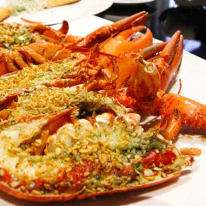 2 cách làm tôm hùm thơm ngon nướng bơ tỏi và nướng phô mai