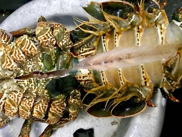 2 cách làm tôm hùm thơm ngon nướng bơ tỏi và nướng phô mai