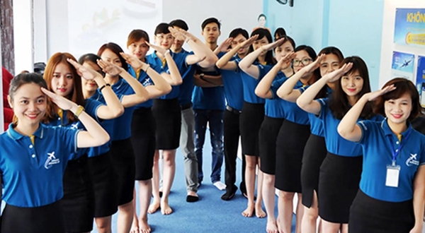 Áo đồng phục công ty được ứng dụng mang tinh thần gắn kết tập thể