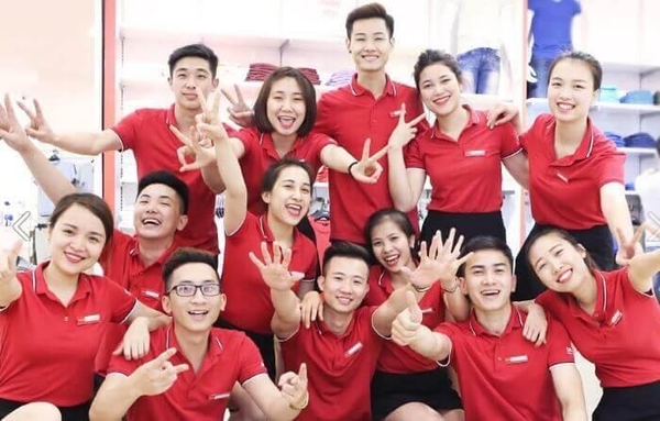 Giá áo đồng phục cho công ty, tổ chức hiện nay dao động trong khoảng rộng