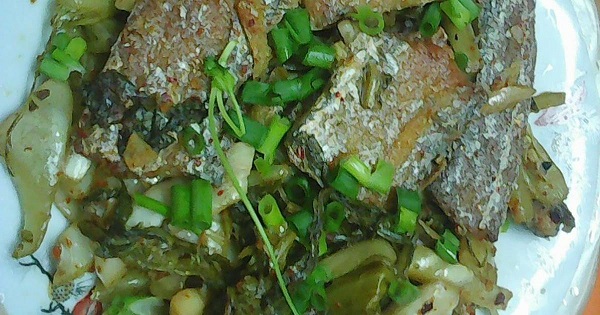 Cá hố kho dưa cải lạ miệng cho bữa ăn