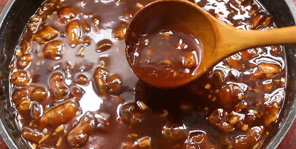 Nước sốt me được xem là linh hồn của món ăn