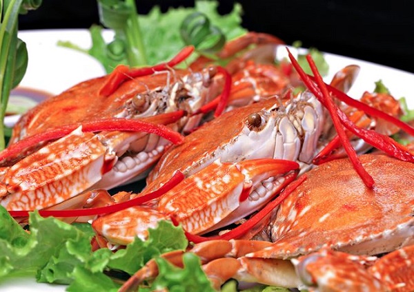 Ghẹ hấp lá chanh thơm lừng