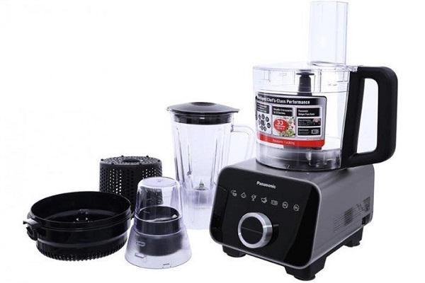 Đây là loại máy xay có bảng điều khiển điện tử cảm ứng gồm 5 công thức tự động, cùng với 33 chức năng với 13 phụ kiện đi kèm