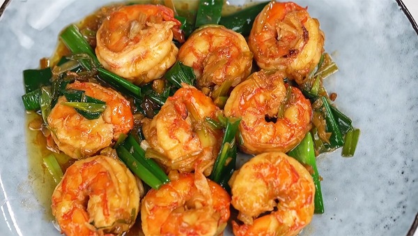 Tôm xào bơ tỏi với nước tương
